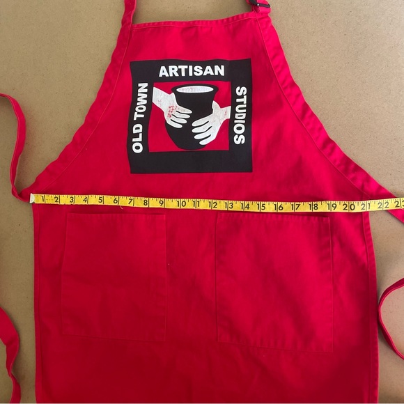 Red Artisan Old Town Art Studios Apron with Pockets - Picture 3 of 9